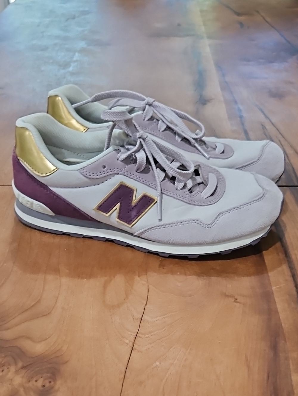 New Balance 515 Women's Light Gray Sneaker Purple & Gold Accents Sz 6. Like New